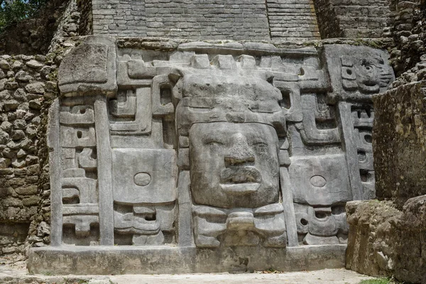 Close Up of Mask no Templo da Máscara, Reserva Arqueológica Lamanai, Passeio Laranja, Belize, América Central . — Fotografia de Stock