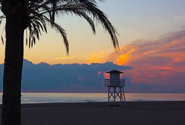 Alba Nuvolosa Sulla Spiaggia Del Mar Mediterraneo Nella Regione Spagnola — Foto Stock