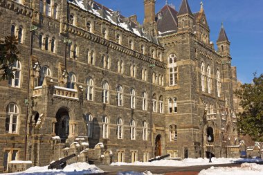 Washington Dc, Amerika Birleşik Devletleri - 15 Ocak 2019: Tarihi binada Healy Hall Georgetown Üniversitesi kampüsünde kış Washington DC büyük bir kar yağışı sonra.