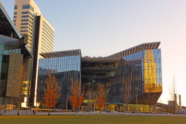 Bize Capitol gerekçesiyle Güz. Bize Capitol erken sabah Doğu tarafında bir görünüm.