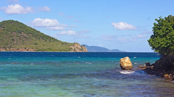 Tropisch Eiland Landschap Met Uitzicht Zee Verschillende Bergachtige Eilanden Horizon — Stockfoto