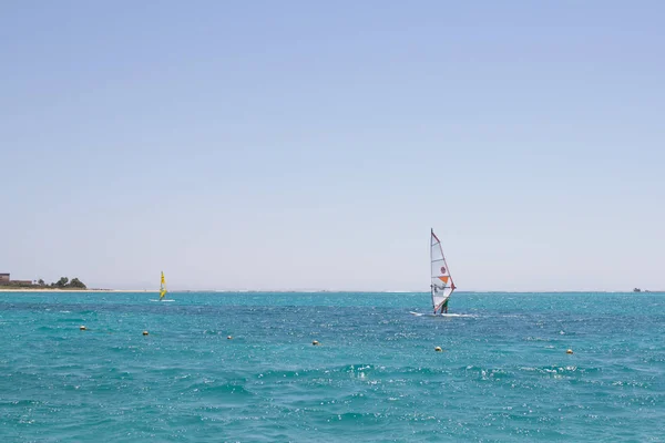 Fritids Vattensporter Vindsurfing Vindsurfare Surfing Vinden Vågor Havet Havet Extremsport — Stockfoto