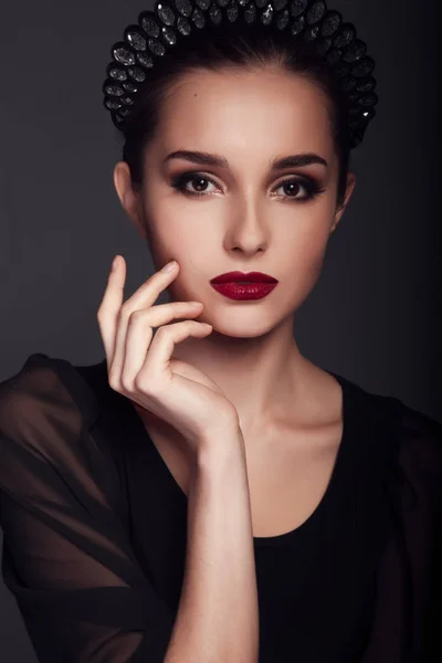 Glamour Studio Portret Brunette Vrouw Grijze Achtergrond Geweldige Make Model — Stockfoto