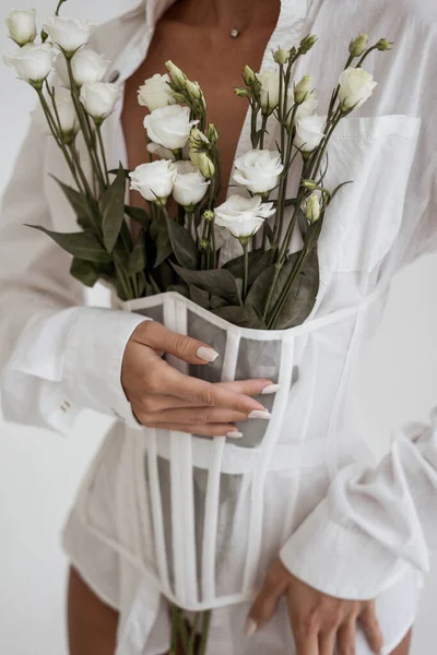 Oman White Blouse White Corset Belt Trendy Clothes Lady Flowers — Stock Photo, Image