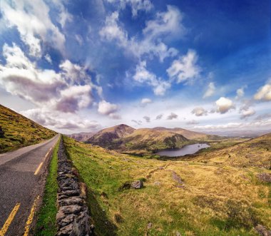 Glanmore göl manzara. Tatlısu Gölü İrlanda güneybatısında. County Kerry Beara Yarımadası üzerinde yer almaktadır