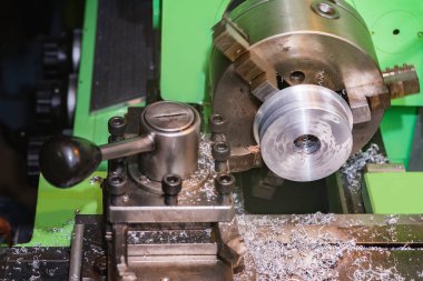 İş yerinde bir metal Torna görünümü Kapat