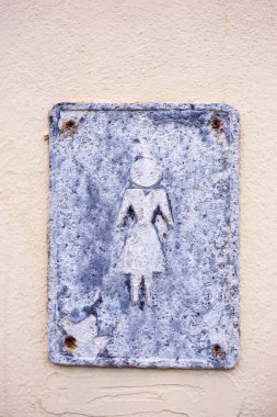 Eski metal plaka işareti ile 