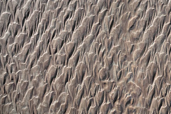 Песчаный берег океана во время прилива — стоковое фото