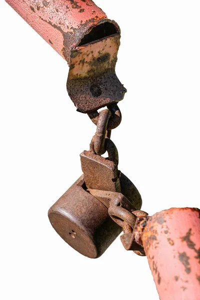 Two ends of an old slagbaum are joined by a rusty lock — Stock Photo, Image