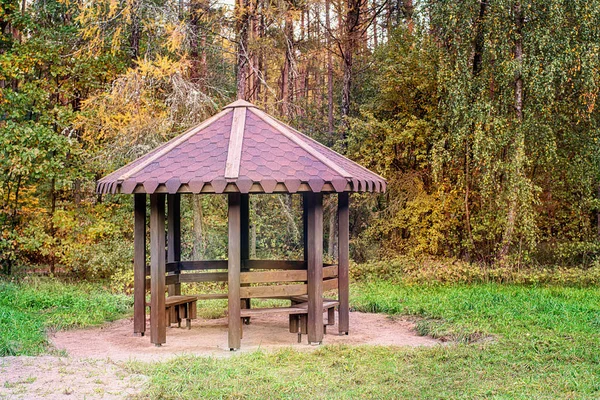 Rest place with a wooden building — Stock Photo, Image