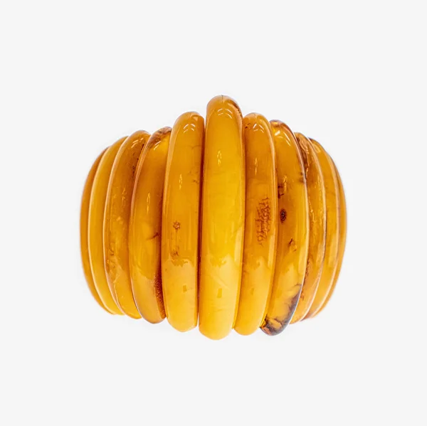 Bracciali in ambra su sfondo bianco — Foto Stock