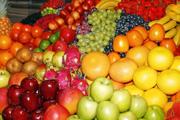 Antecedentes Maçãs Peras Bananas Uvas Morangos Cranberries Limões Melões Framboesas — Fotografia de Stock