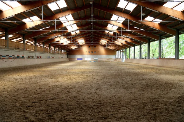 Vista Una Sala Equitación Cubierta Para Caballos Jinetes Escuela Equitación — Foto de Stock
