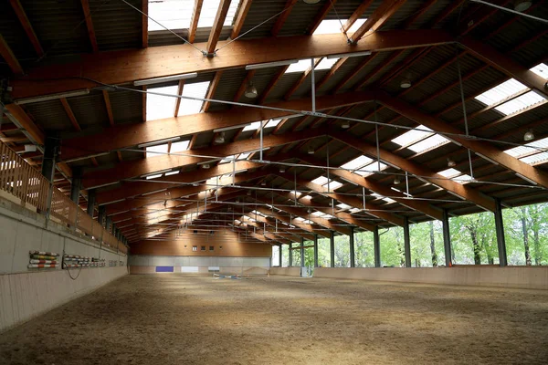 Vista Una Sala Equitación Cubierta Para Caballos Jinetes Escuela Equitación — Foto de Stock