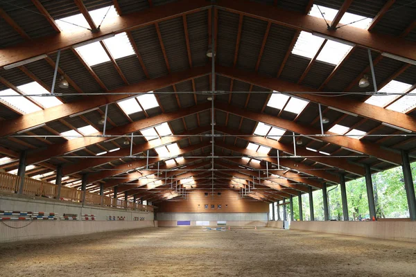 Vista Salão Equitação Interior Para Cavalos Cavaleiros Escola Equitação Adequada — Fotografia de Stock