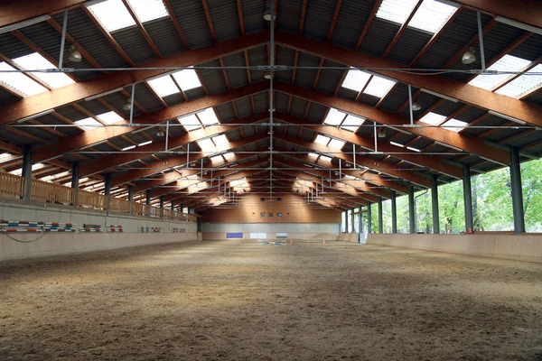 Vue Dans Manège Intérieur Pour Chevaux Cavaliers École Équitation Est — Photo