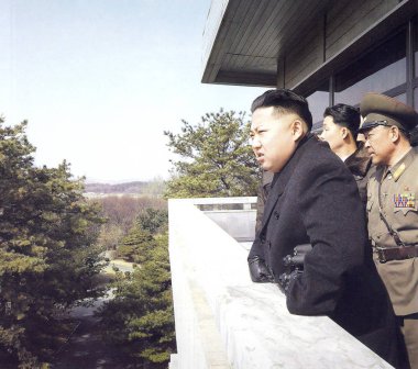  Kuzey Kore Yüce lideri Kim Jong-BM ile yoldaşlar