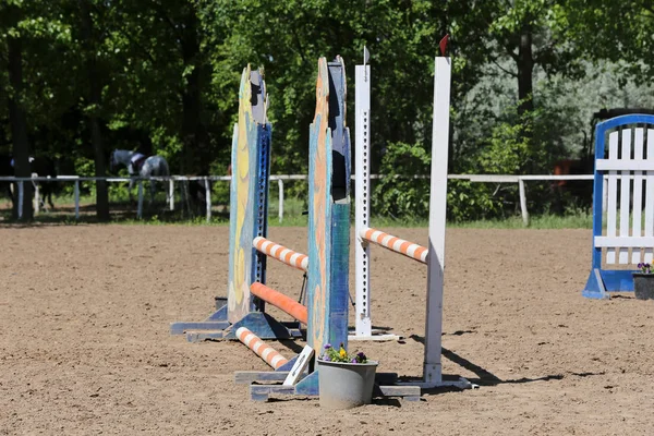 Outdoors photo of wooden barriers for jumping horses — Stock Photo, Image