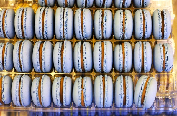 Grupo de biscoitos de amêndoa colorida macaroon francês doce delicadeza — Fotografia de Stock