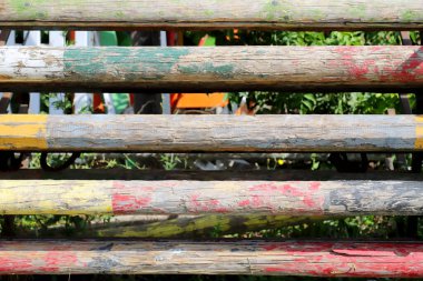 Sırada renkli binicilik engelleri grubu