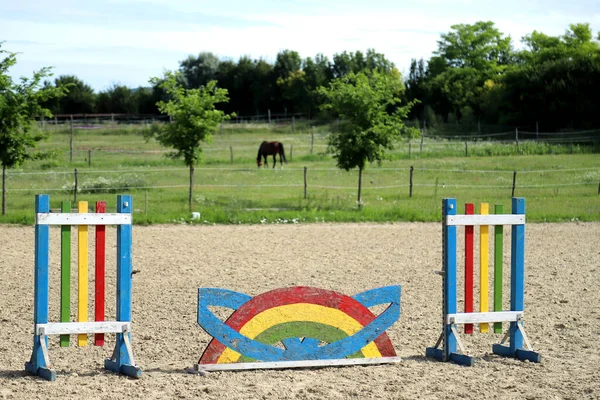 Imagen Postes Campo Entrenamiento Vacío Barreras Madera Para Caballos Como — Foto de Stock