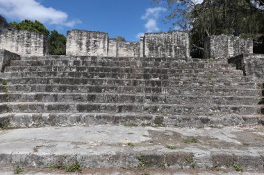 Guatemala 'daki Tikal' in Maya kalıntıları. Kolombiya öncesi Maya uygarlığının arkeolojik alanı.  