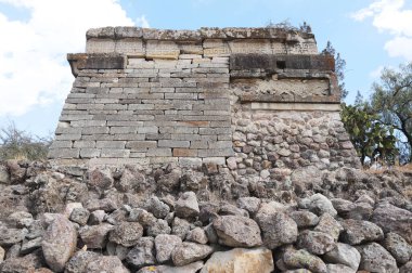 Meksika Maya şehri Mitla Oaxaca bölgesinde harabe. Meksika Zapotec dini merkezinin en önemli yeri. İspanyol harabelerinin ayrıntıları.