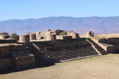 Meksika Maya şehri Oaxaca şehri yakınlarındaki Monte Alban 'da harabe.