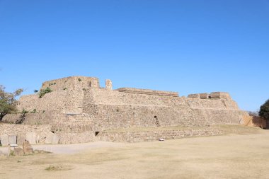 Meksika Maya şehri Oaxaca şehri yakınlarındaki Monte Alban 'da harabe.