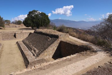 Meksika Maya şehri Oaxaca şehri yakınlarındaki Monte Alban 'da harabe.