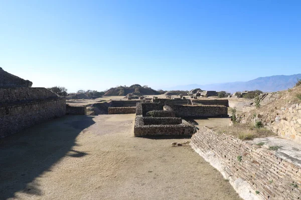 Meksika Maya şehri Oaxaca şehri yakınlarındaki Monte Alban 'da harabe.