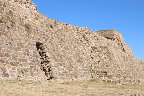 Meksika Maya şehri Oaxaca şehri yakınlarındaki Monte Alban 'da harabe.