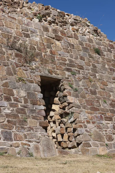 Meksika Maya şehri Oaxaca şehri yakınlarındaki Monte Alban 'da harabe.