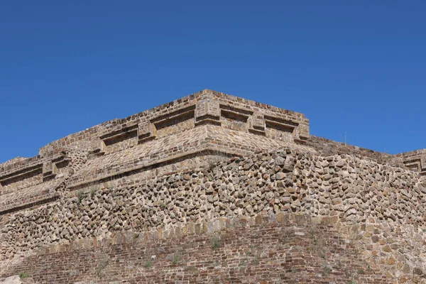 Meksika Maya şehri Oaxaca şehri yakınlarındaki Monte Alban 'da harabe.