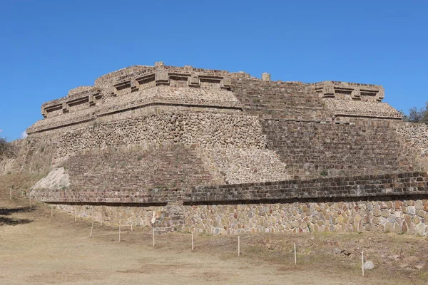 Meksika Maya şehri Oaxaca şehri yakınlarındaki Monte Alban 'da harabe.