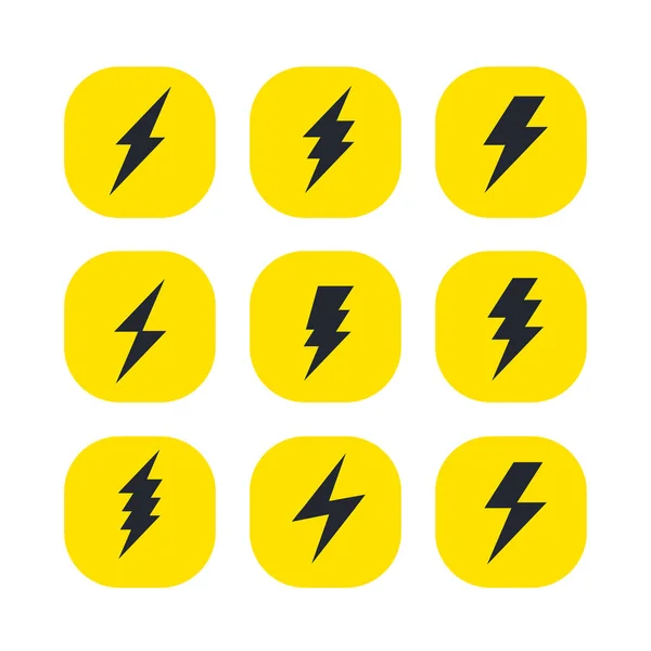 Conjunto de los pernos del rayo. Vector iconos flash minimalistas. Elementos truenos. Diseño plano . — Archivo Imágenes Vectoriales