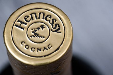 Hennessey konyak etiket ve logo