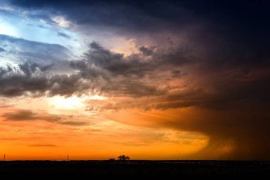 Yağmur bulutları Dusk ve Sunset