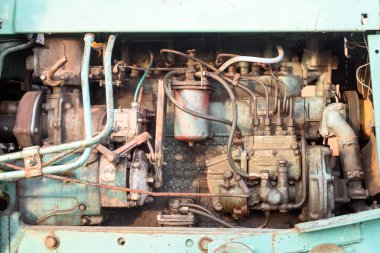 Eski aşınmış motor bloğu ve makine parçaları