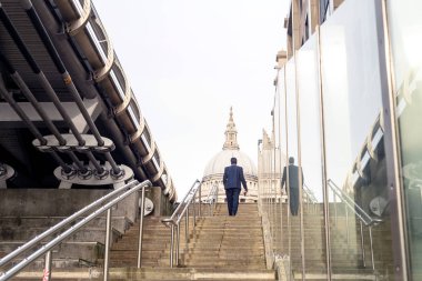 St Pauls Katedrali adam yürüyüş adımları