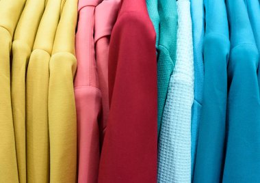 Renkli kadın Coats 'un dikey satırları
