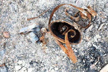 Paslı yanmış can ve ateş kül