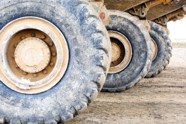Araç lastikleri Earthmover makine çalışması