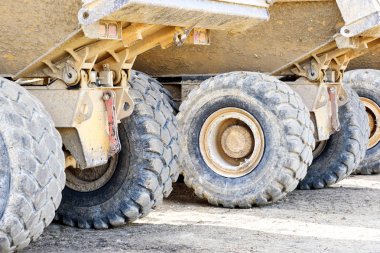 Araç lastikleri Earthmover makine çalışması