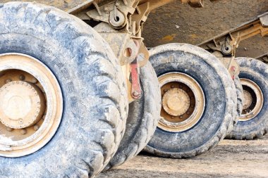 Araç lastikleri Earthmover makine çalışması
