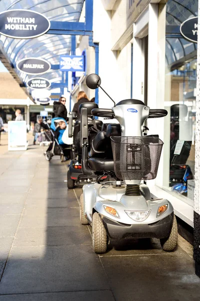 Geparkeerde mobiliteit scooter met geen mensen — Stockfoto