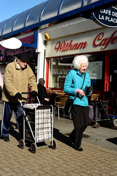 Pensiners Fuera de un Café en Witham — Foto de Stock