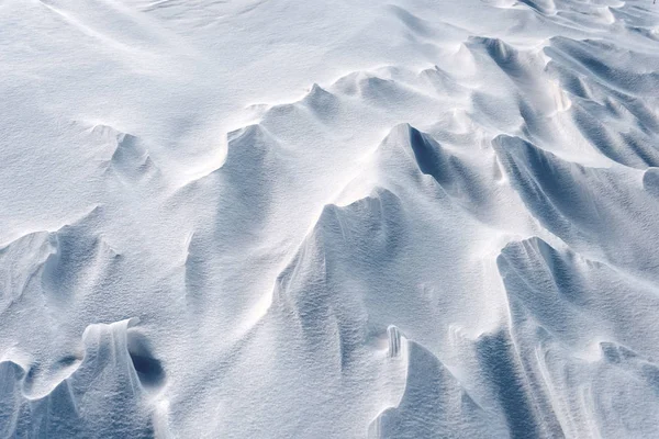 Snowdrifts w śniegu zimą — Zdjęcie stockowe