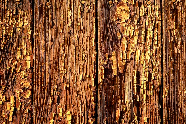 Łuszczenie brązowej farby na fakturze drewna — Zdjęcie stockowe