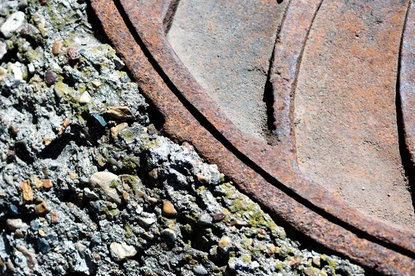 Bir metal Manhole kapak closeup — Stok fotoğraf